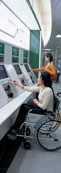 写真 福岡市営地下鉄七隈線のユニバーサルデザイン